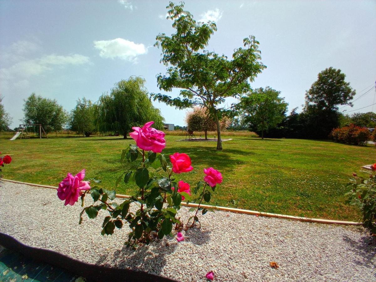 La Ferme D' Emerentine Bacilly ภายนอก รูปภาพ